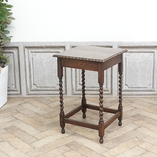 英国　アンティーク　サイドテーブル　1920年代 1920年頃 オーク材 イギリス アンティーク・サイドテーブル