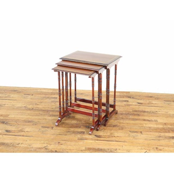 イギリスアンティーク　ネストテーブル　　マホガニーお値下げ‼️ 1930年頃 マホガニー材 イギリス アンティーク・ネストテーブル