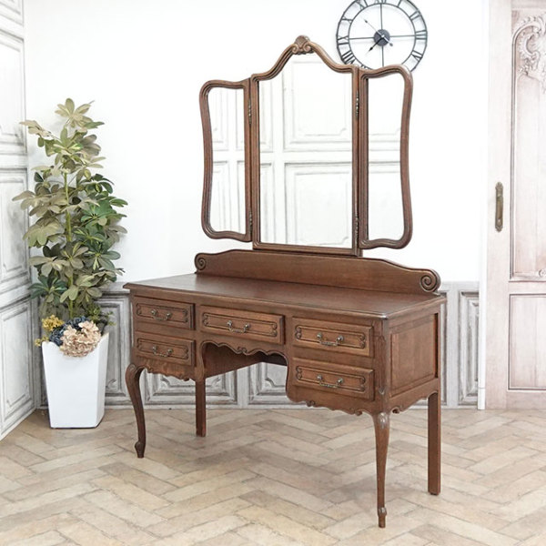 �A���e�B�[�N�E�h���b�T�[