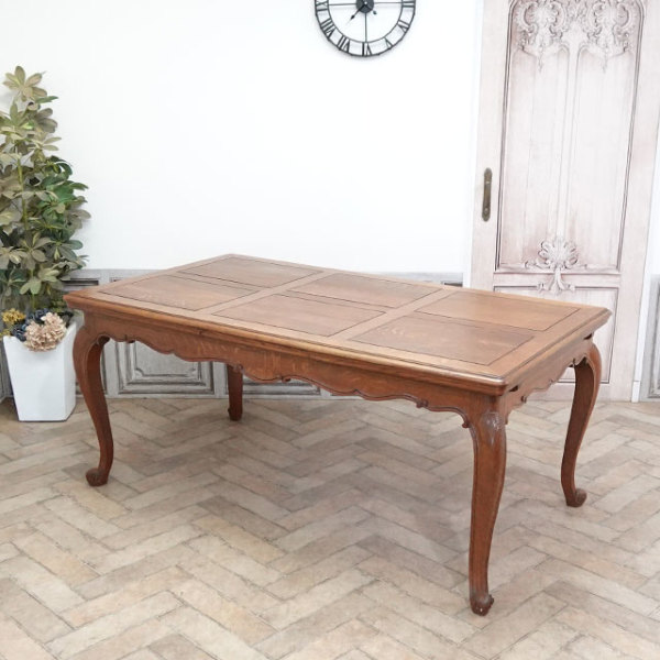 �A���e�B�[�N�E�h���[���[�t�e�[�u��