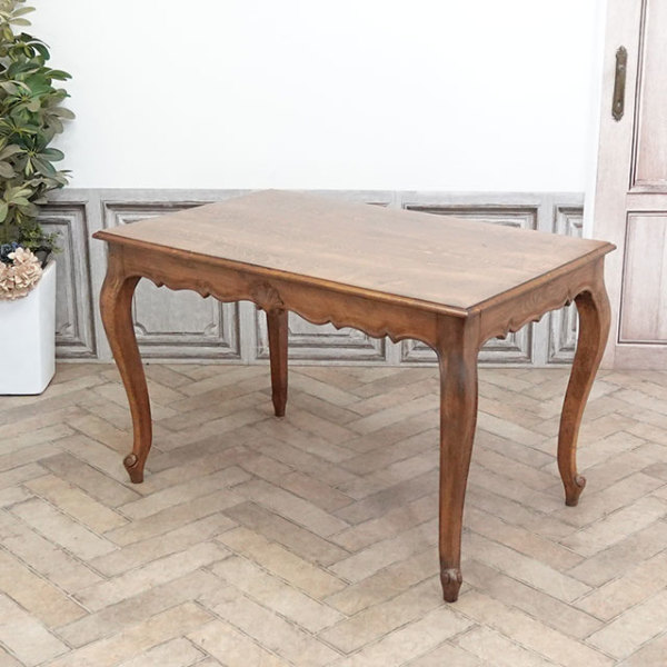 �A���e�B�[�N�E�_�C�j���O�e�[�u��