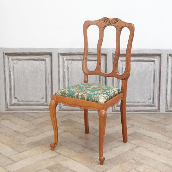 �A���e�B�[�N�E�`�F�A