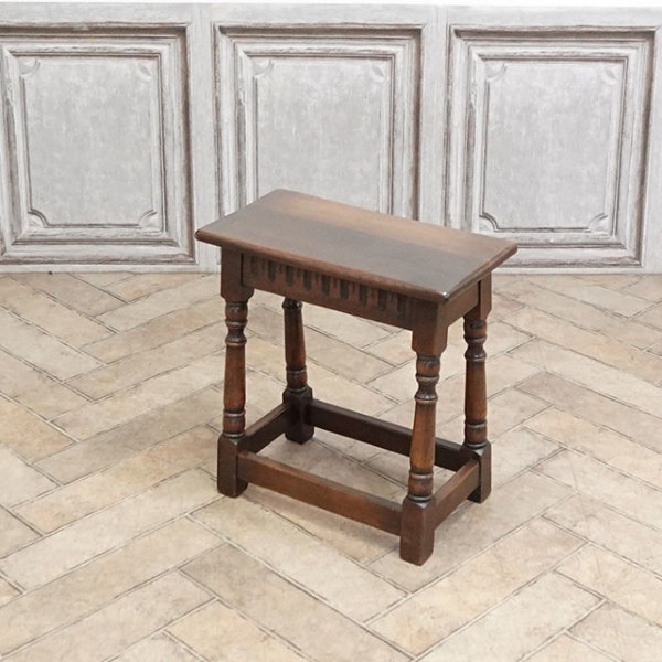 �A���e�B�[�N�E�T�C�h�e�[�u��