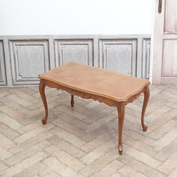 �A���e�B�[�N�E�T�C�h�e�[�u��