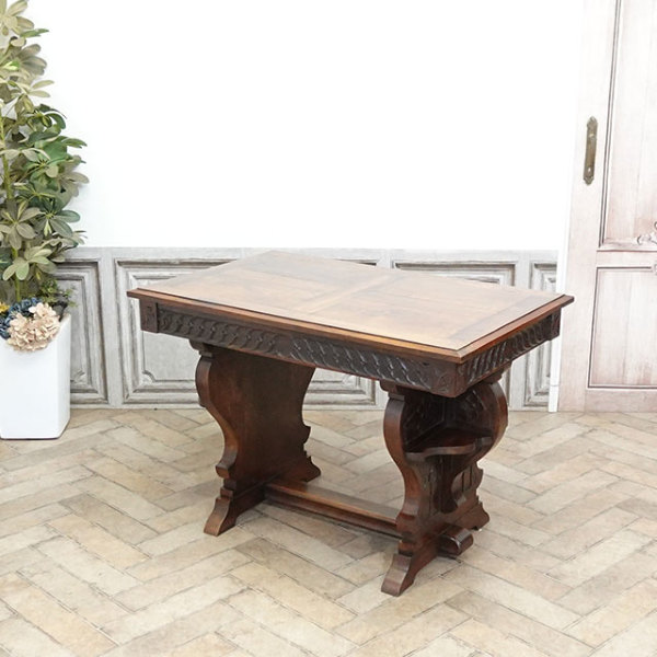 �A���e�B�[�N�E�e�[�u��