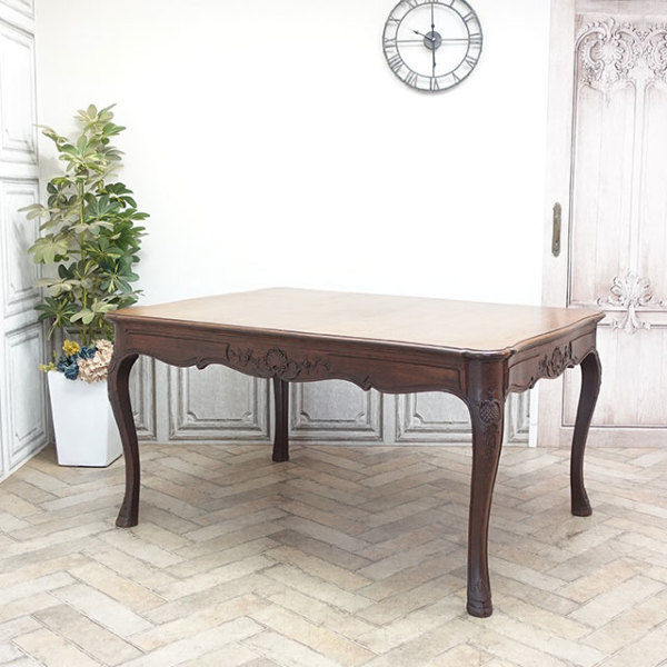 �A���e�B�[�N�E�_�C�j���O�e�[�u��