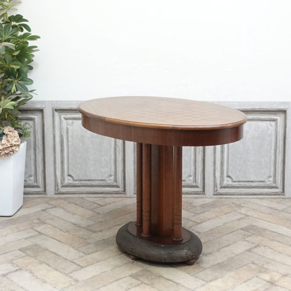 �A���e�B�[�N�E�T�C�h�e�[�u��