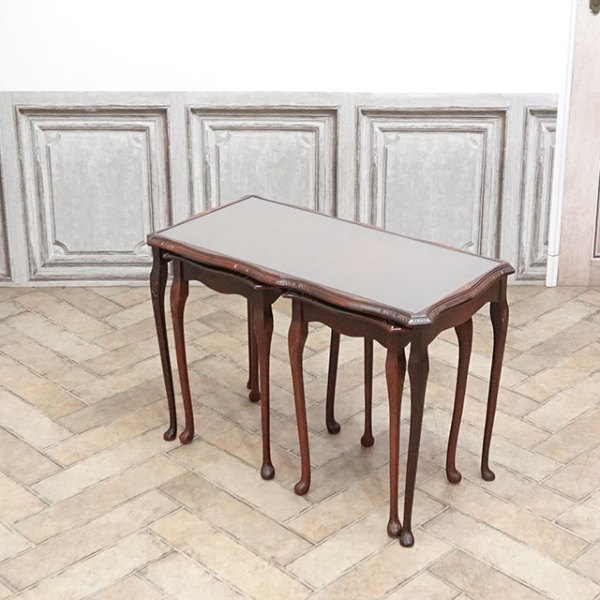 �A���e�B�[�N�E�T�C�h�e�[�u��