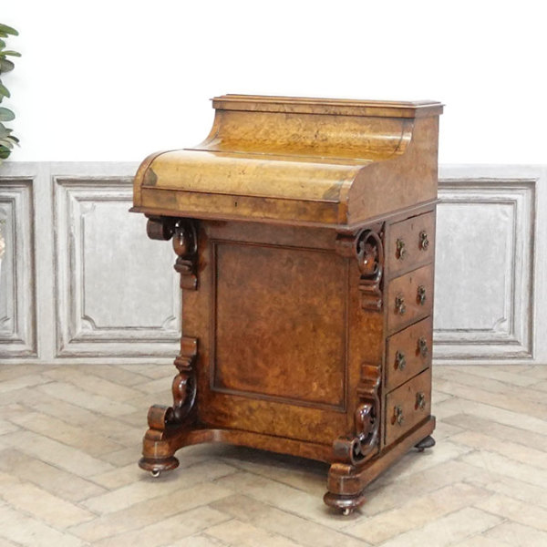 �A���e�B�[�N�E�f�X�N