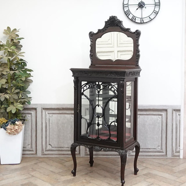 �A���e�B�[�N�E�L���r�l�b�g