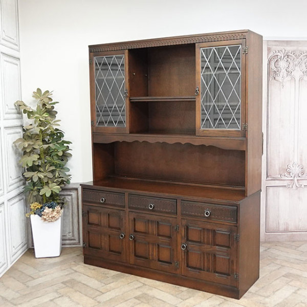 �A���e�B�[�N�E�L���r�l�b�g