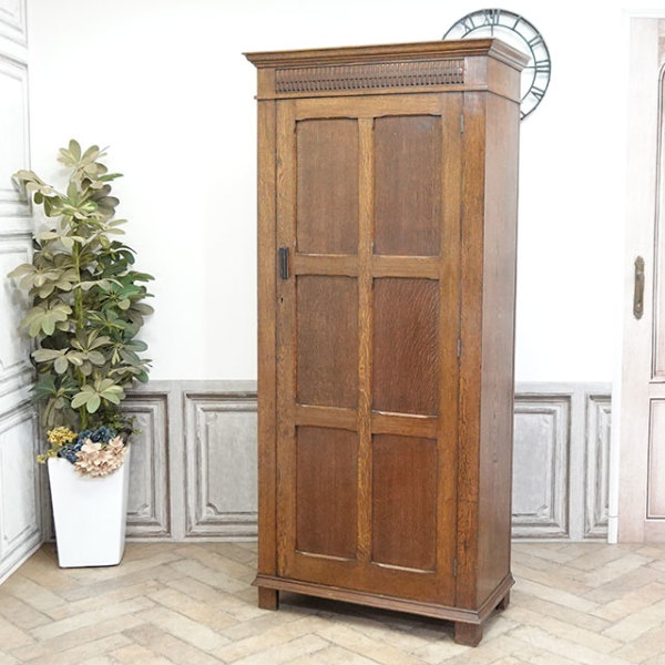 �A���e�B�[�N�E���[�h���[�u