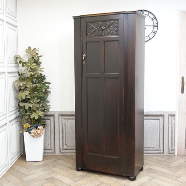 �A���e�B�[�N�E���[�h���[�u