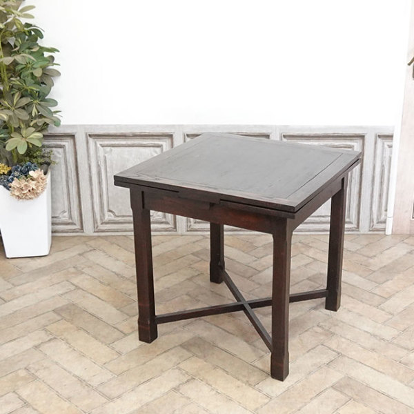 �A���e�B�[�N�E�h���[���[�t�e�[�u��