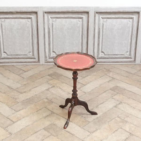 �A���e�B�[�N�E�T�C�h�e�[�u��