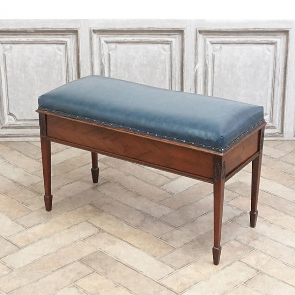 �A���e�B�[�N�E�`�F�A