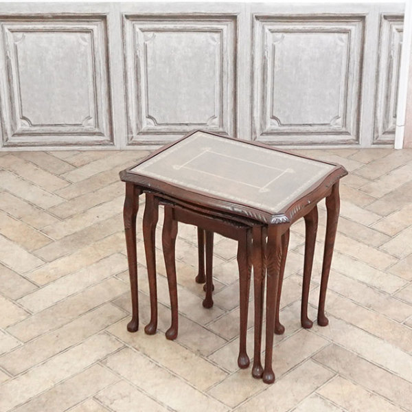 �A���e�B�[�N�E�T�C�h�e�[�u��