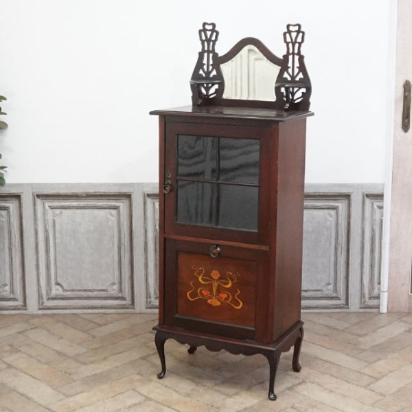 �A���e�B�[�N�E�L���r�l�b�g