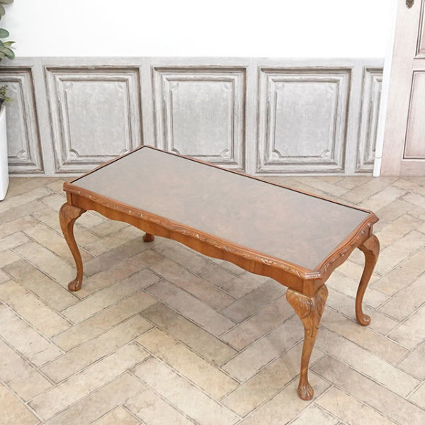 �A���e�B�[�N�E�T�C�h�e�[�u��