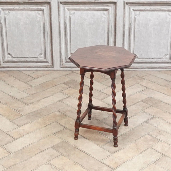 �A���e�B�[�N�E�T�C�h�e�[�u��