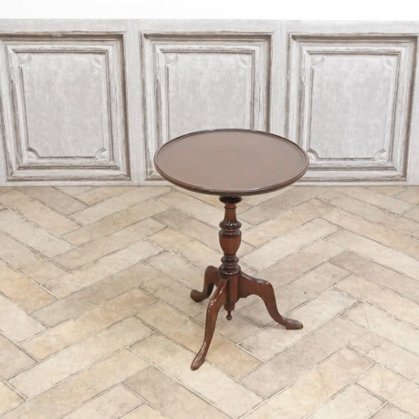 �A���e�B�[�N�E�T�C�h�e�[�u��