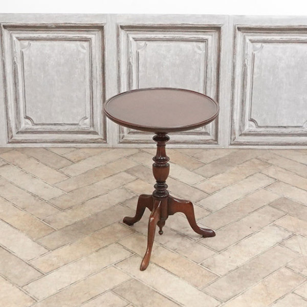 �A���e�B�[�N�E�T�C�h�e�[�u��