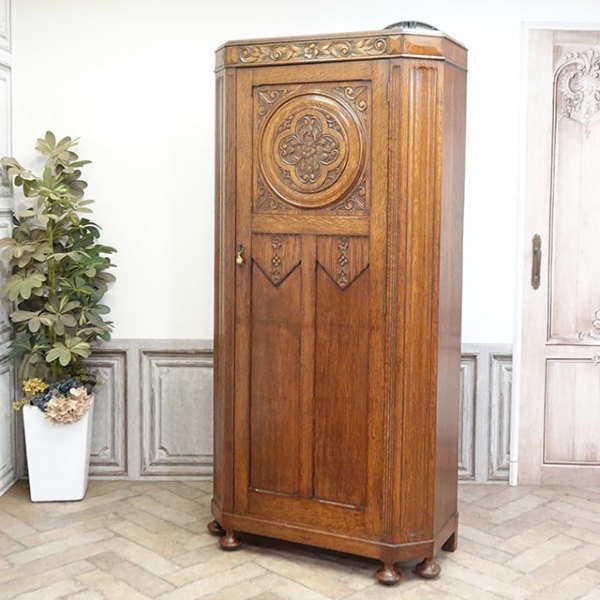 �A���e�B�[�N�E���[�h���[�u