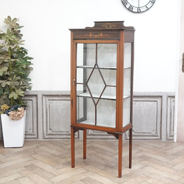 �A���e�B�[�N�E�V���[�P�[�X