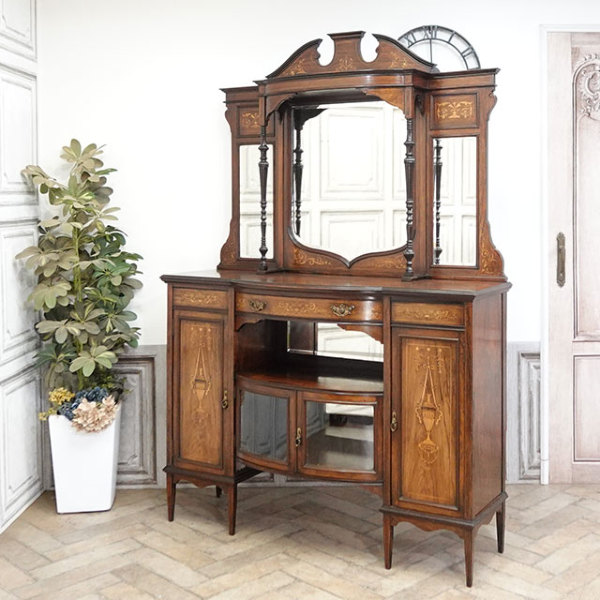 �A���e�B�[�N�E�L���r�l�b�g