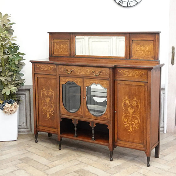 �A���e�B�[�N�E�T�C�h�{�[�h