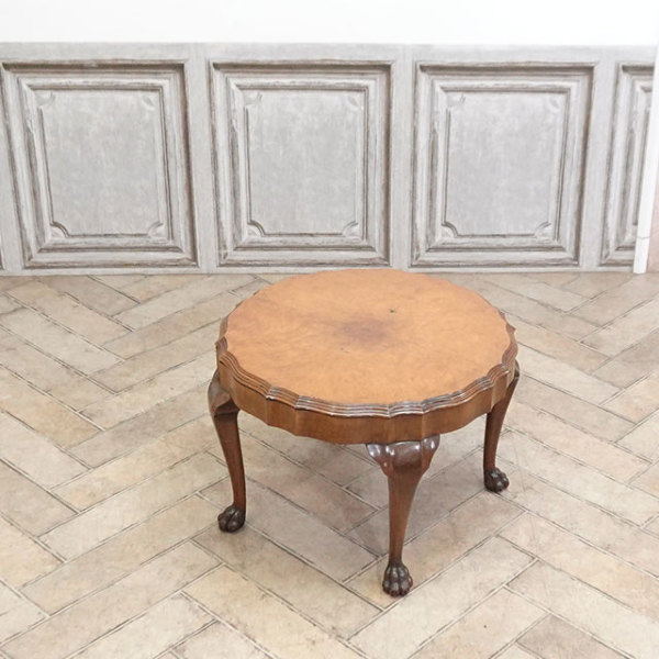 �A���e�B�[�N�E�T�C�h�e�[�u��