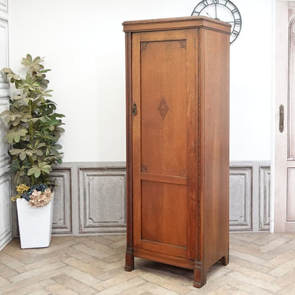 �A���e�B�[�N�E���[�h���[�u