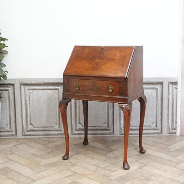 �A���e�B�[�N�E�r���[���[