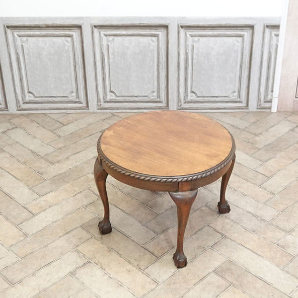 �A���e�B�[�N�E�T�C�h�e�[�u��