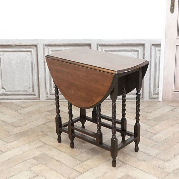 �A���e�B�[�N�E�e�[�u��