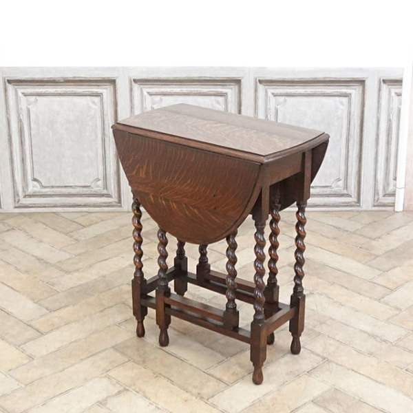 �A���e�B�[�N�E�e�[�u��