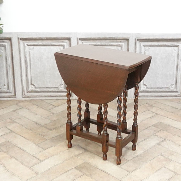 �A���e�B�[�N�E�e�[�u��