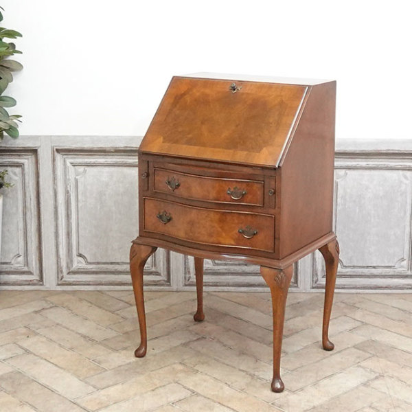 �A���e�B�[�N�E�r���[���[