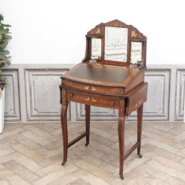 �A���e�B�[�N�E�f�X�N