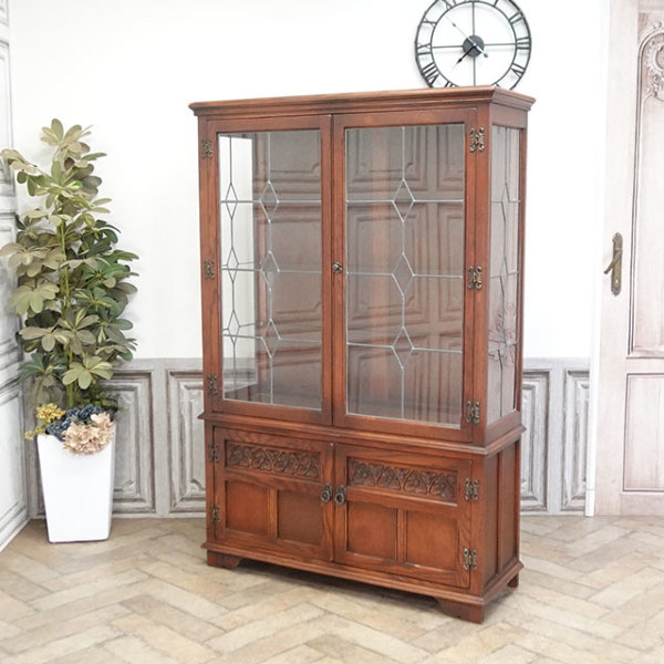 �A���e�B�[�N�E�L���r�l�b�g