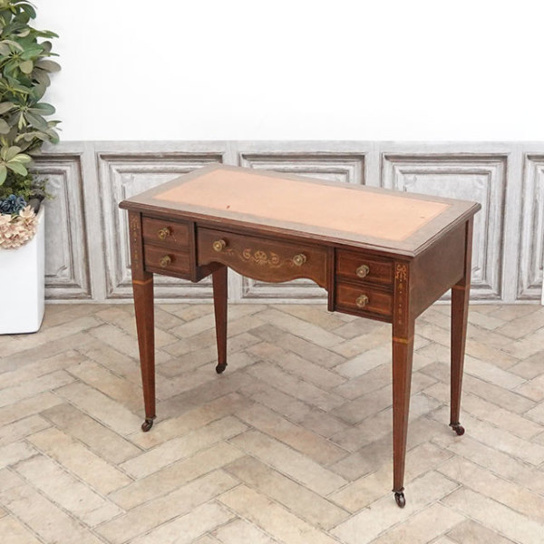 �A���e�B�[�N�E�f�X�N