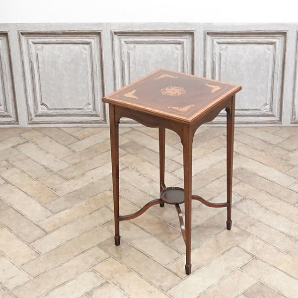 �A���e�B�[�N�E�T�C�h�e�[�u��