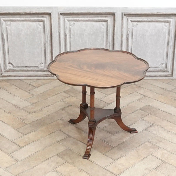 �A���e�B�[�N�E�T�C�h�e�[�u��