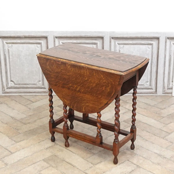 �A���e�B�[�N�E�T�C�h�e�[�u��