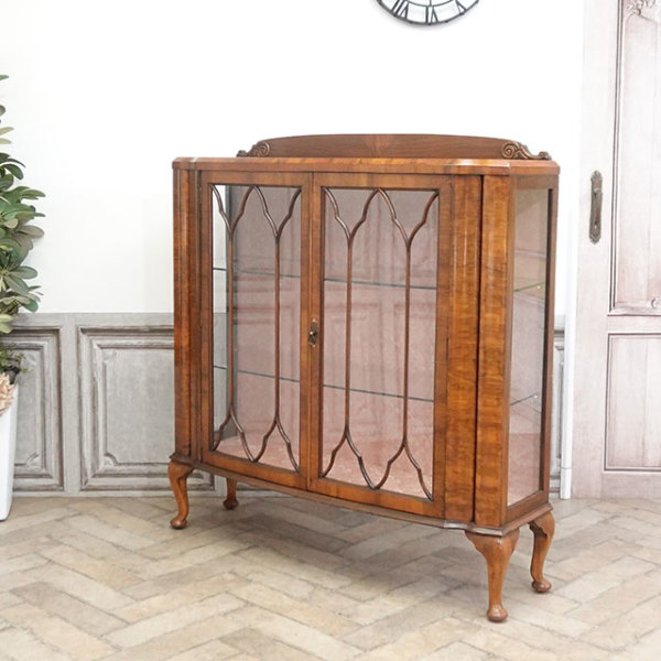 �A���e�B�[�N�E�u�b�N�P�[�X