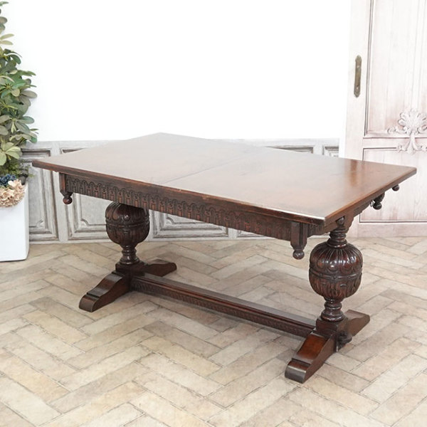 �A���e�B�[�N�E�_�C�j���O�e�[�u��