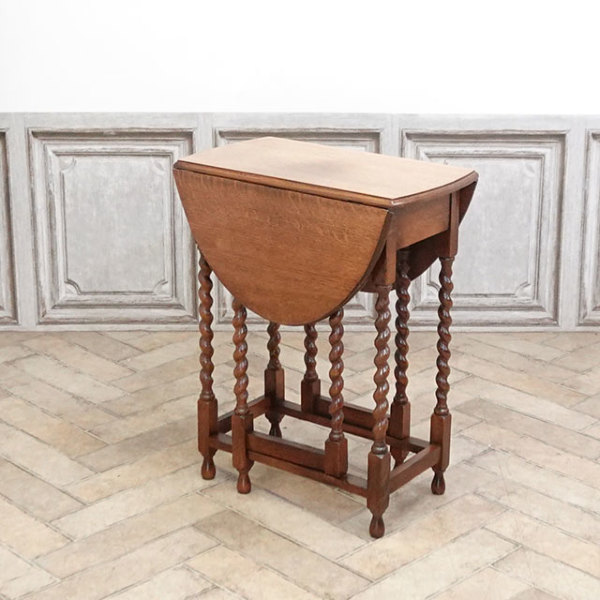 �A���e�B�[�N�E�e�[�u��