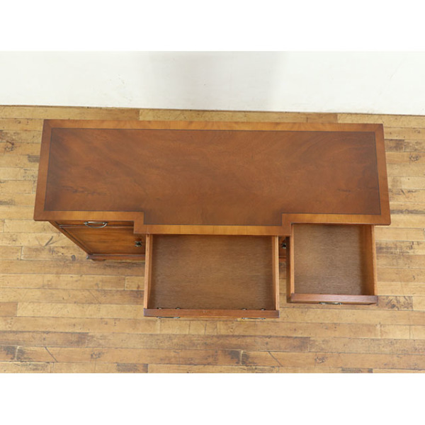 イギリス アンティーク　家具 コーナーキャビネット　1950年頃 516A 1950年頃 マホガニー材 イギリス アンティーク・キャビネット